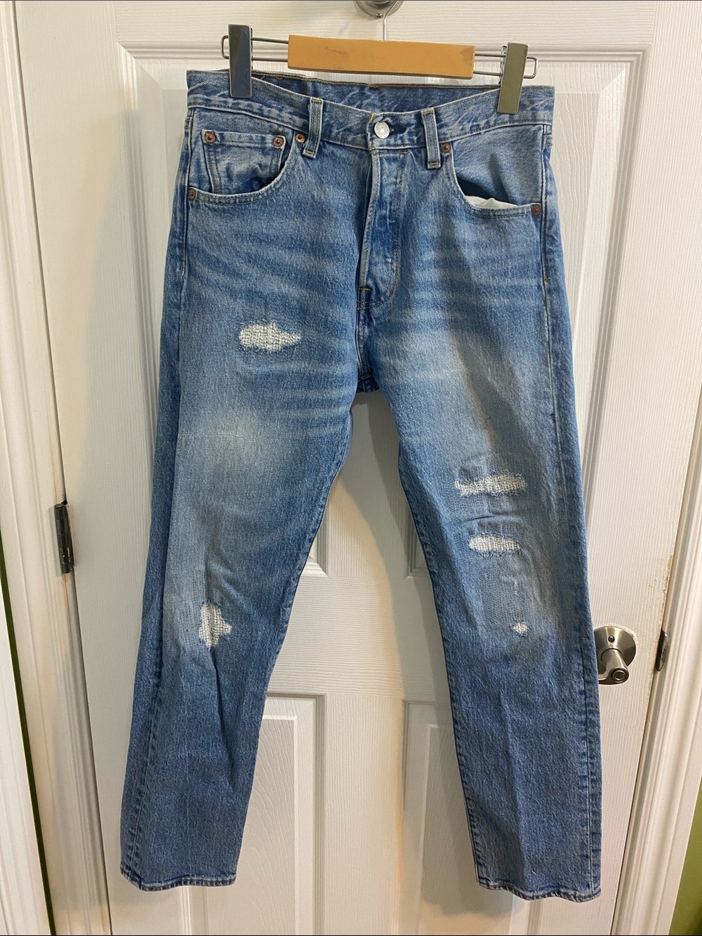 Levi’s 501 Original Fit Light Wash Distressed Women’s Denim Jeans Size 28 x 30
